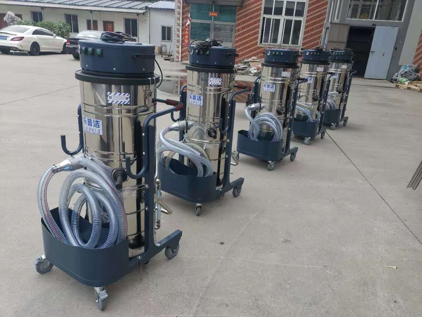 適合小型工廠(chǎng)用吸塵器