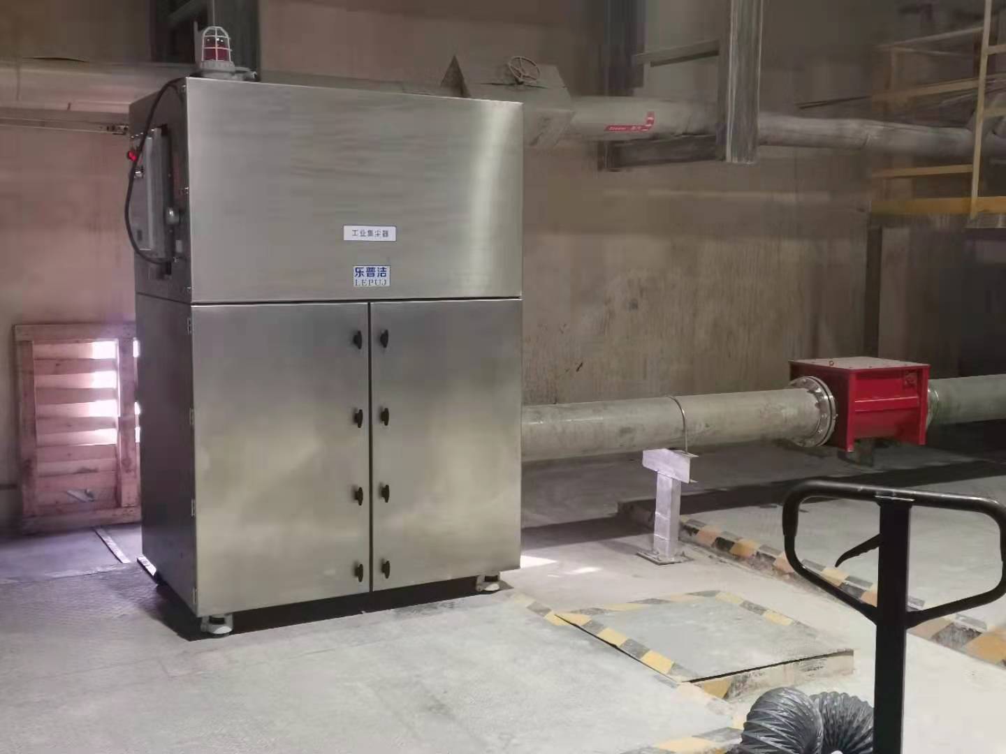 防爆工業(yè)吸塵器_氣體粉塵用防爆除塵器_易燃?xì)怏w粉塵用防爆工業(yè)吸塵器